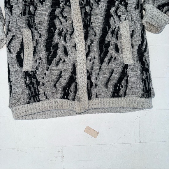 Vintage Women's Black and Gray Knit wool Cardigan Imaculate Condition 70s Or 80s - Picture 3 of 6